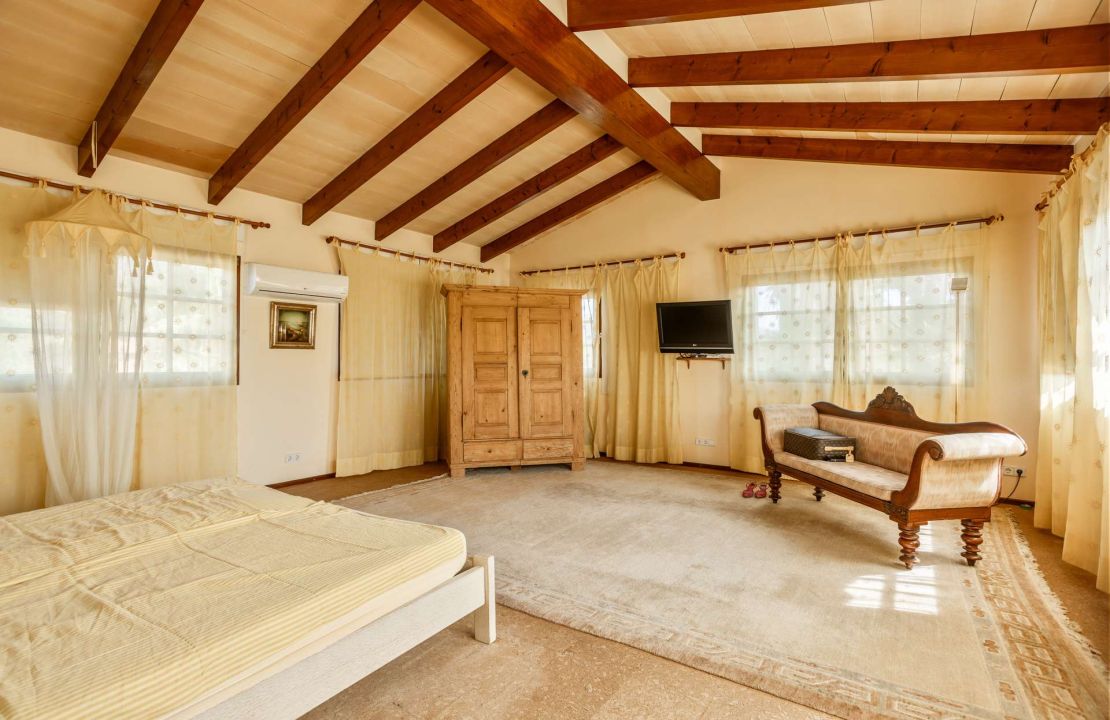 Charming Country Retreat near Campanet with Main House & Guesthouse